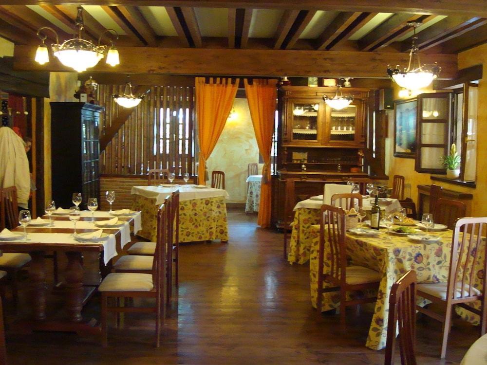 Posada Restaurante Prada A Tope Treceno ภายนอก รูปภาพ